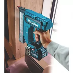 Makita FN001GD201 40mm 40V 2 x 2.5Ah Li-Ion XGT Brushless Second Fix Cordless Nail Gun -Collated Nails Shop 300VV A4