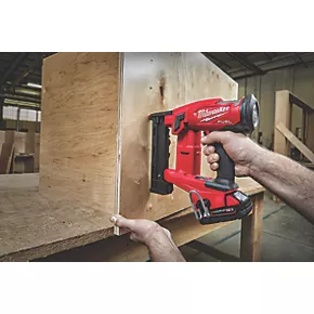 Milwaukee M18FNCS18GS-0X 9.5mm 18V Li-Ion RedLithium Brushless First Fix Cordless Nail Gun - Bare 4 Milwaukee M18FNCS18GS-0X 9.5mm 18V Li-Ion RedLithium Brushless First Fix Cordless Nail Gun - Bare - Image 4